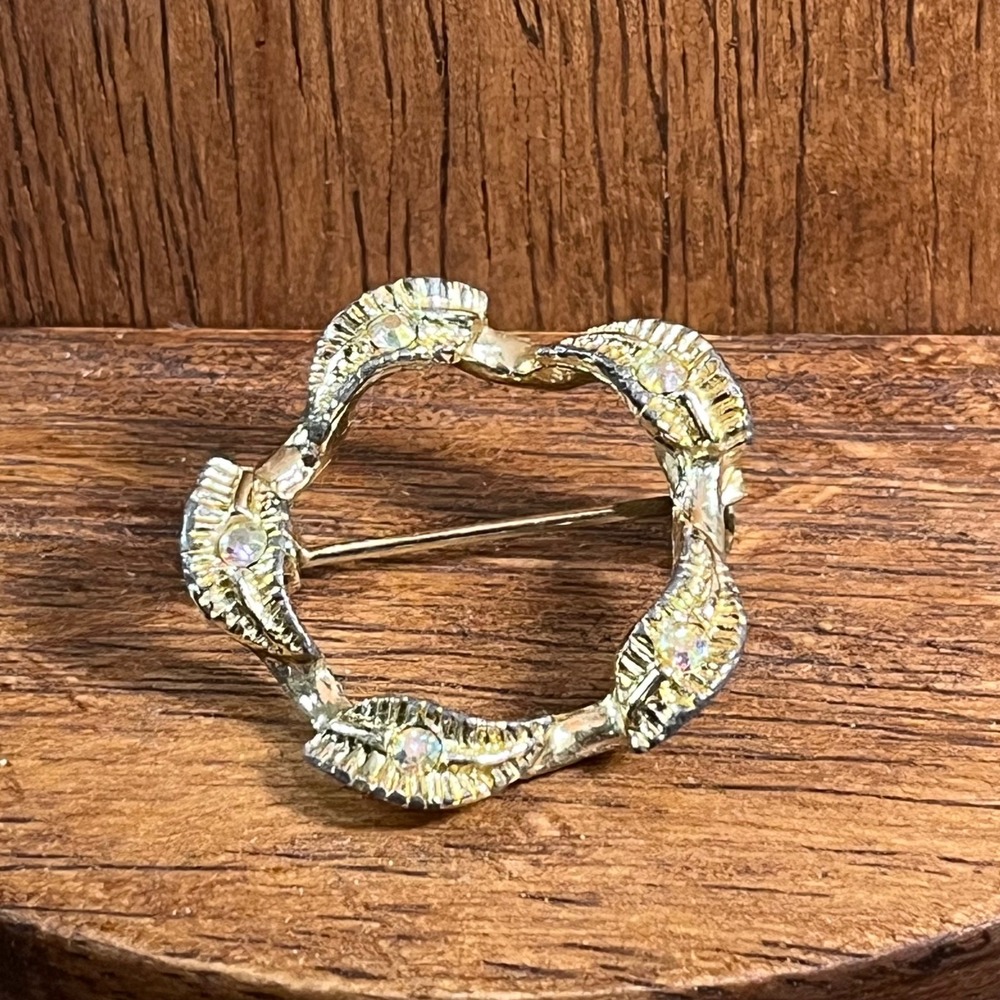 Vtg Gold Tone Wavy Wreath Brooch Aurora Borealis Rhinestone Pin 1.25 Inch